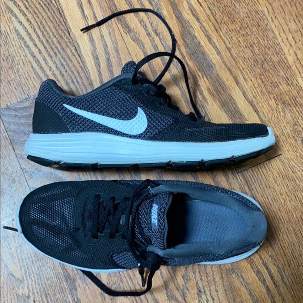 NIKE size 8